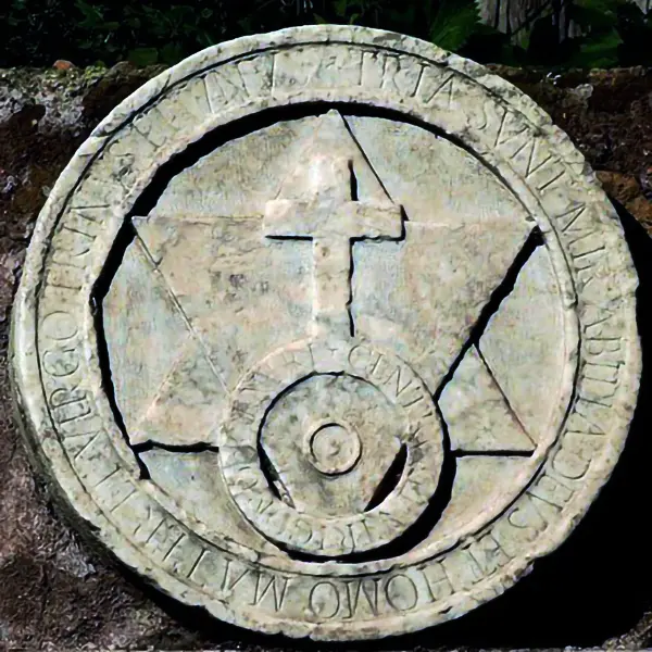 Porta Alchemica, Rosone con incisioni